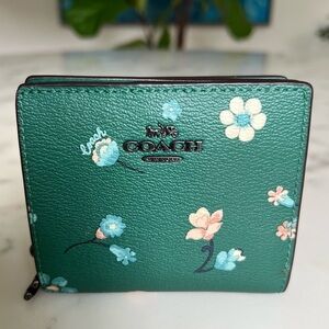 NWOT Coach Snap Wallet With Mystical Floral Print Green Multi